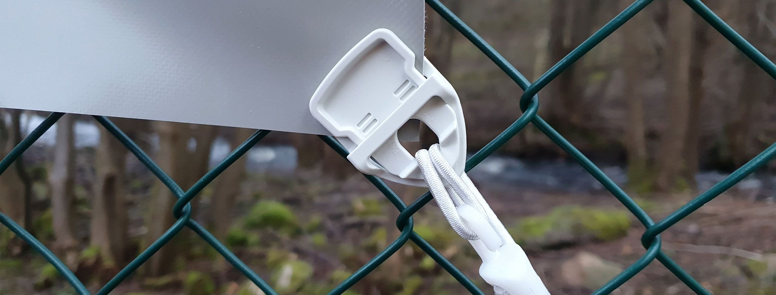 Holdon Xtra Clip, white on fence with bungee